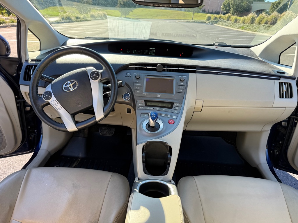 Photo 13 of this TOYOTA PRIUS