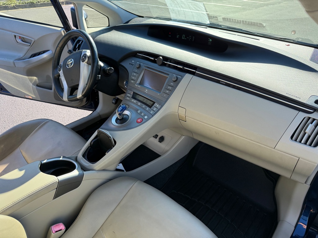 Photo 15 of this TOYOTA PRIUS