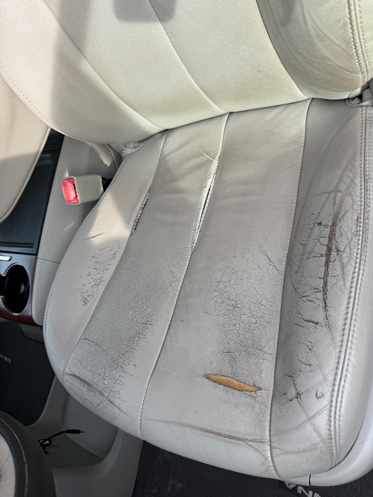 Photo 36 of this TOYOTA SIENNA