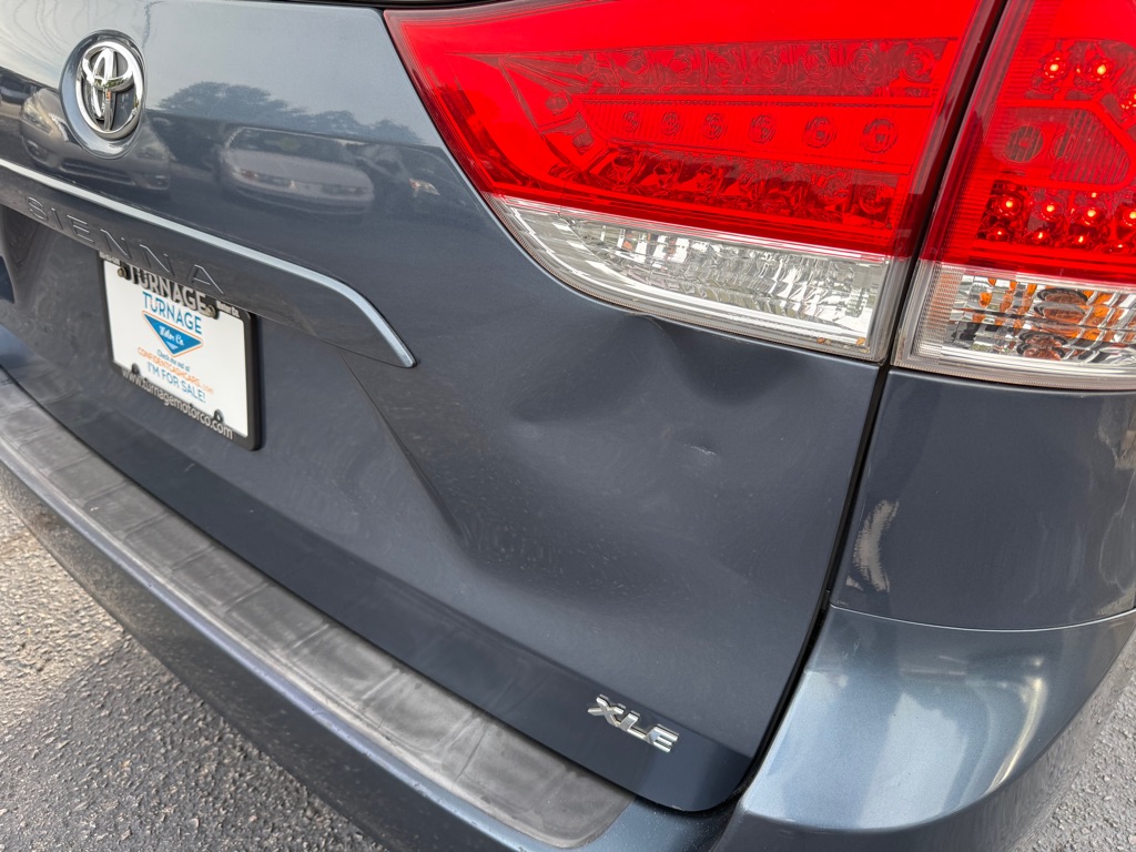 Photo 41 of this TOYOTA SIENNA