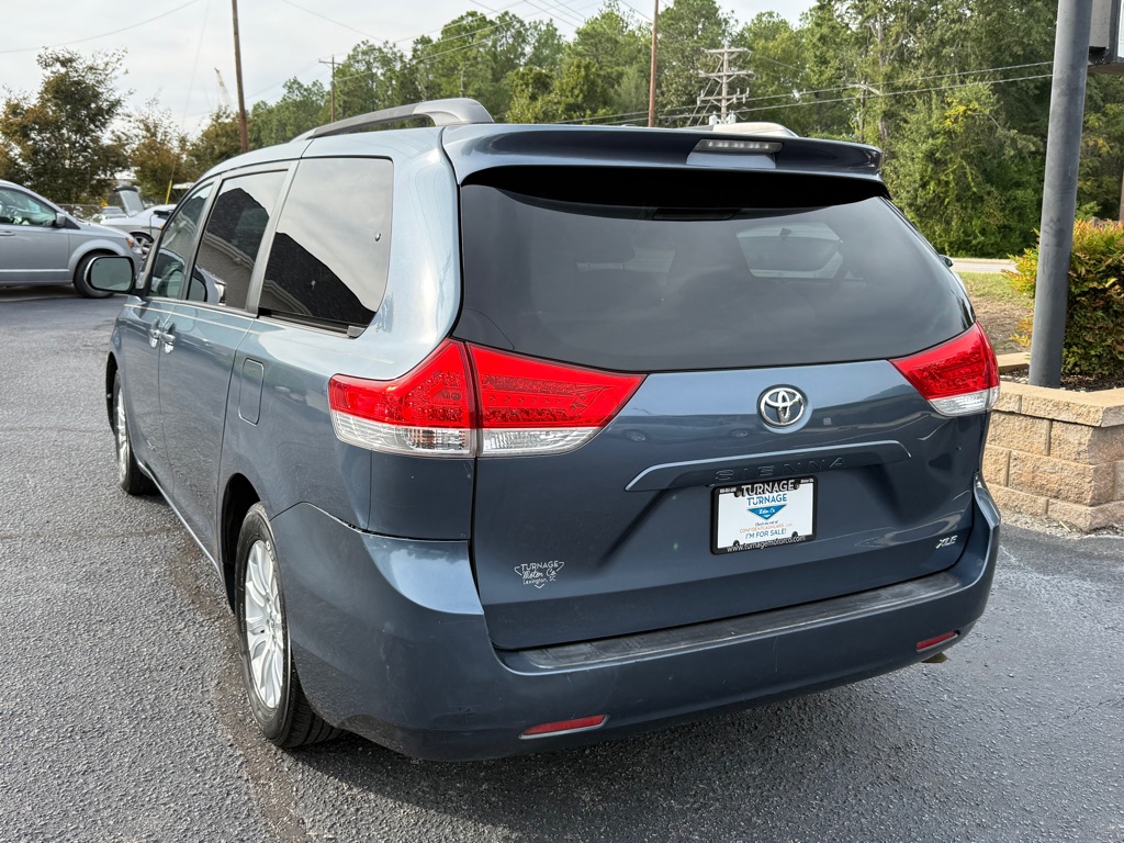 Photo 8 of this TOYOTA SIENNA