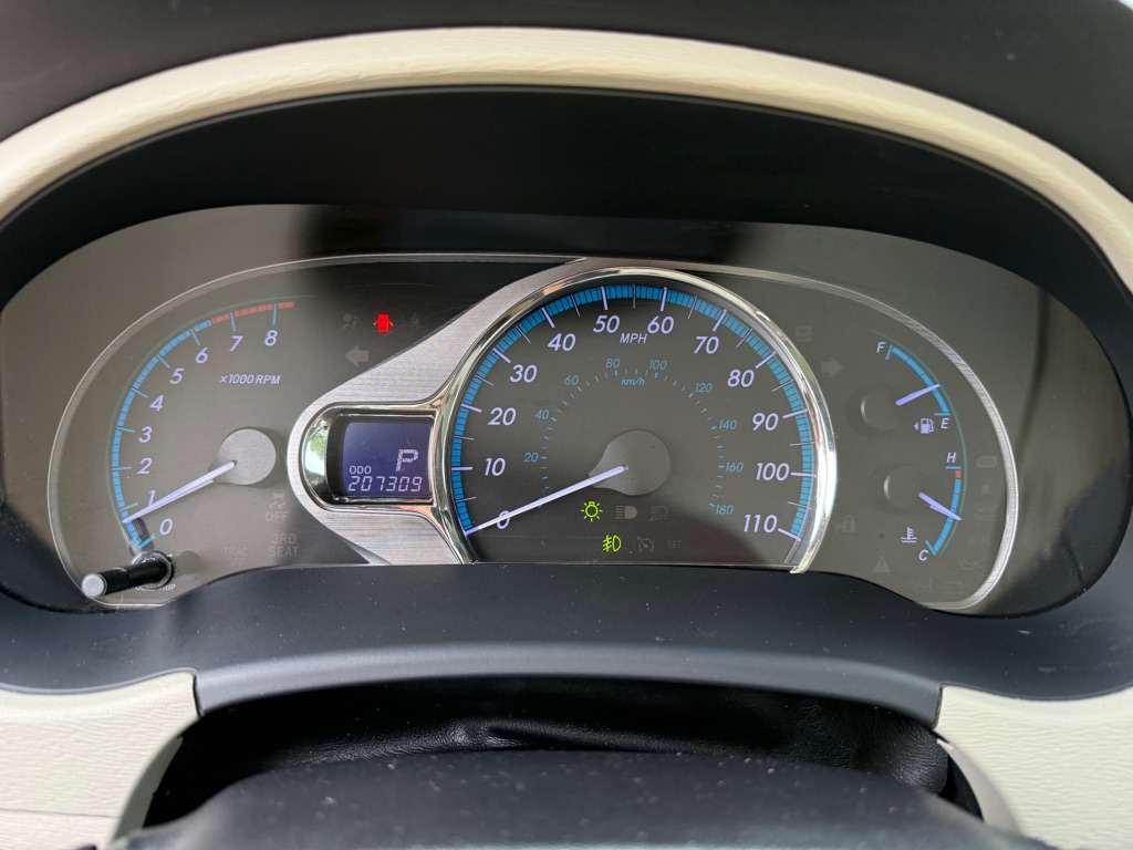 Photo 20 of this TOYOTA SIENNA
