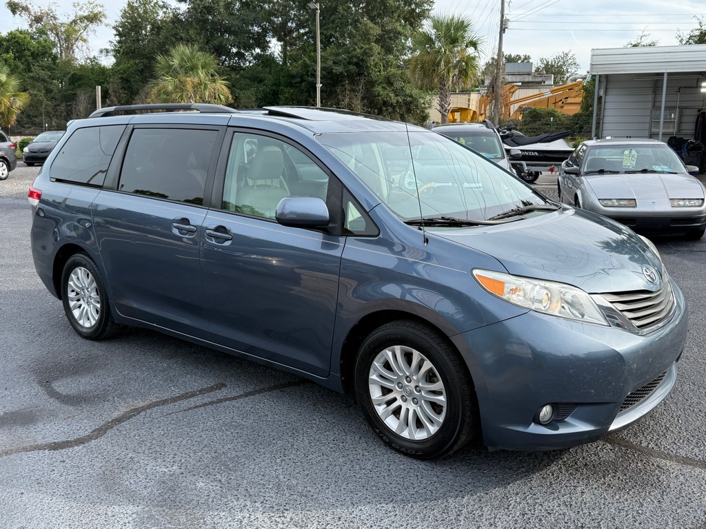 Photo 5 of this TOYOTA SIENNA
