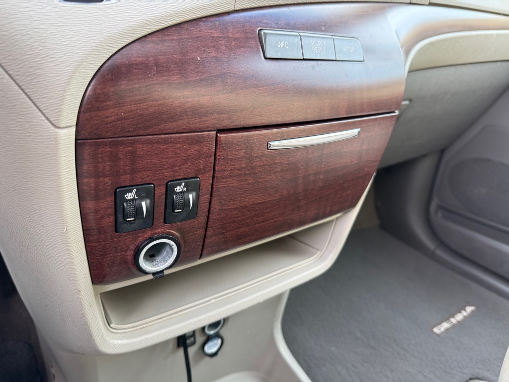 Photo 22 of this TOYOTA SIENNA