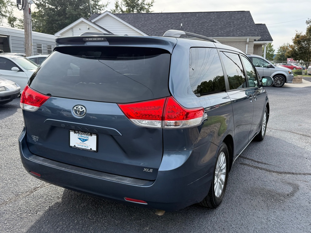 Photo 7 of this TOYOTA SIENNA