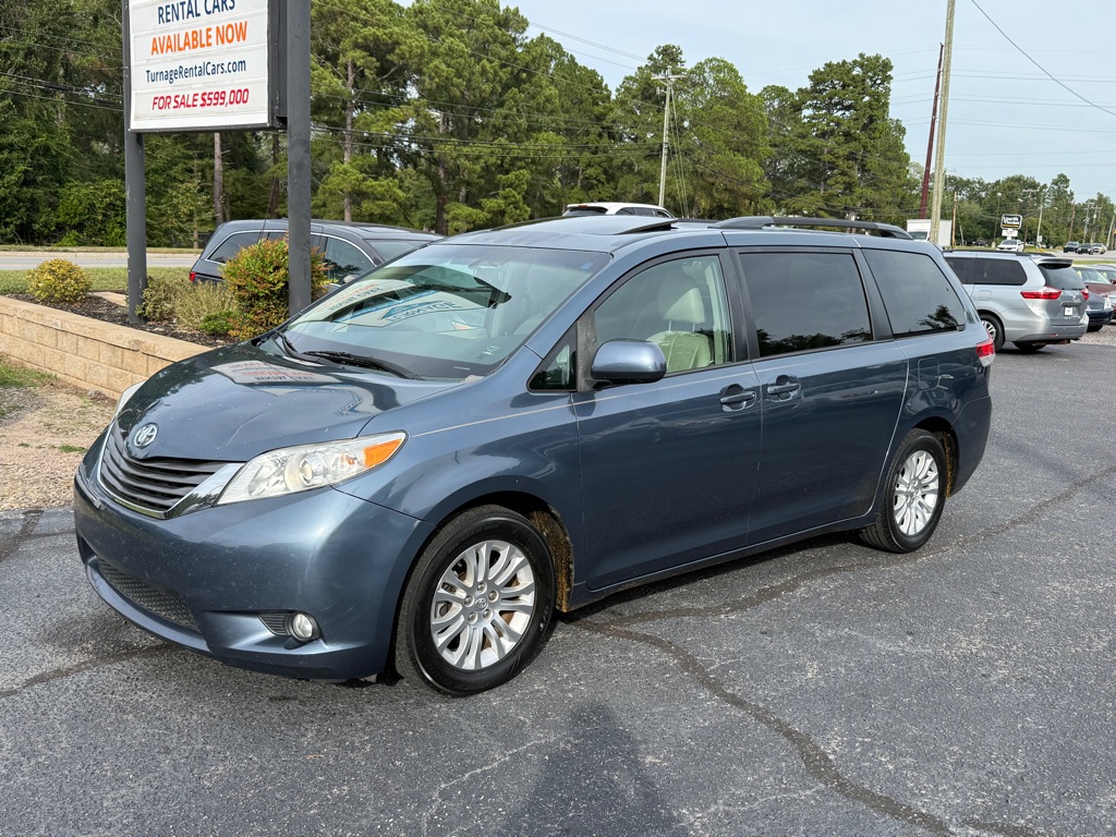 Photo 3 of this TOYOTA SIENNA