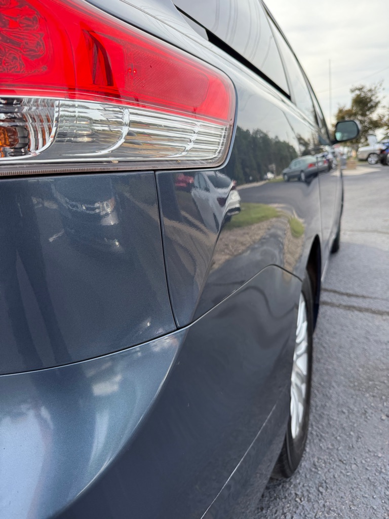 Photo 32 of this TOYOTA SIENNA
