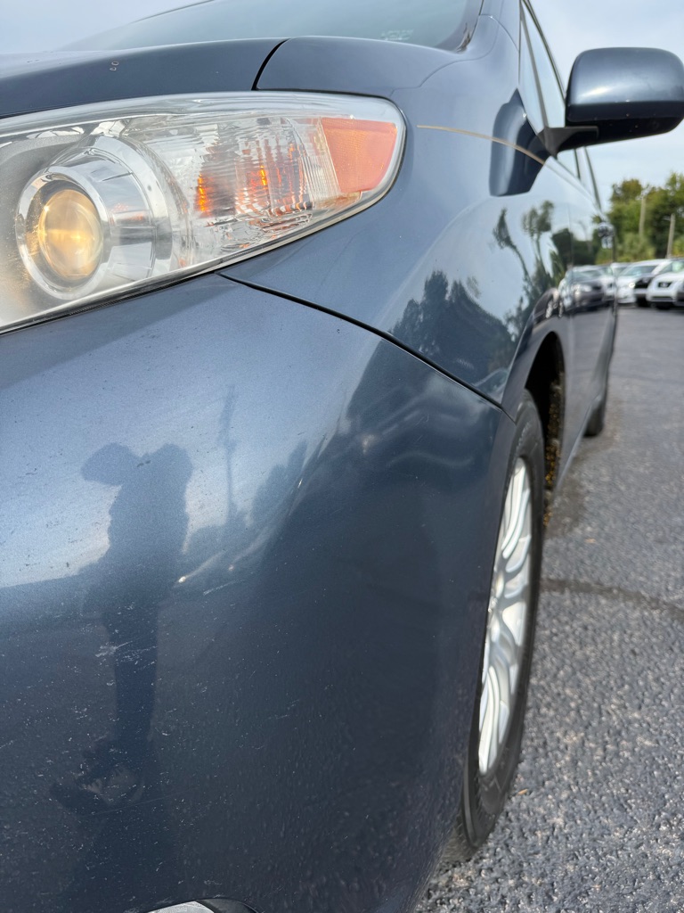 Photo 30 of this TOYOTA SIENNA