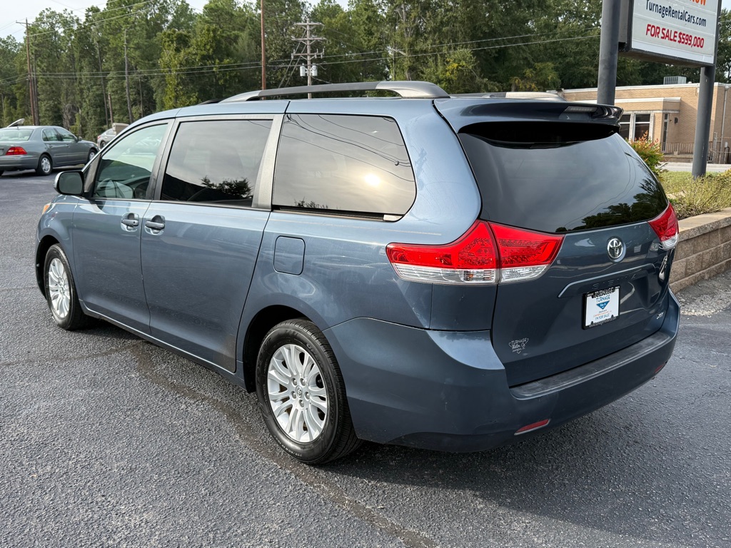 Photo 9 of this TOYOTA SIENNA