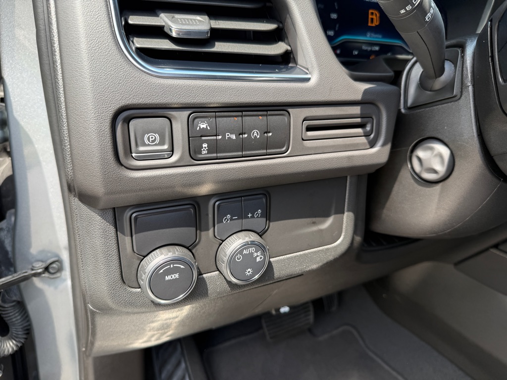 Photo 13 of this CHEVROLET SUBURBAN