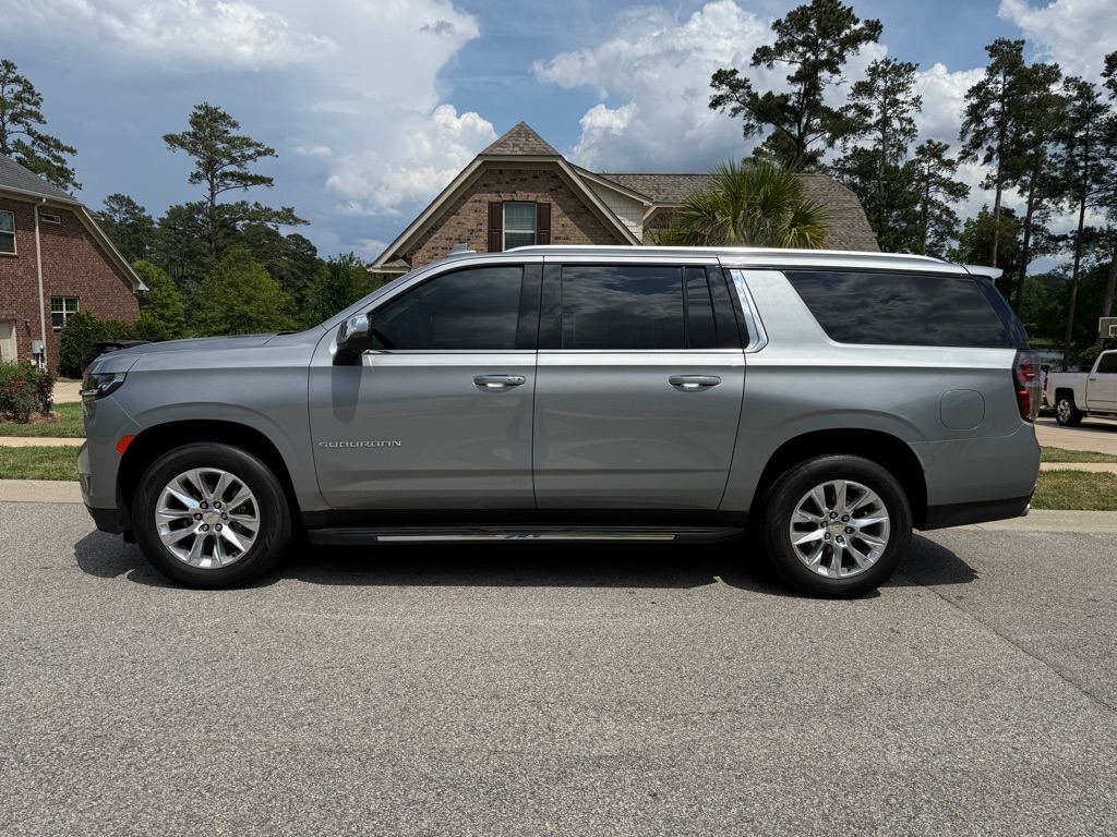 Photo 3 of this CHEVROLET SUBURBAN