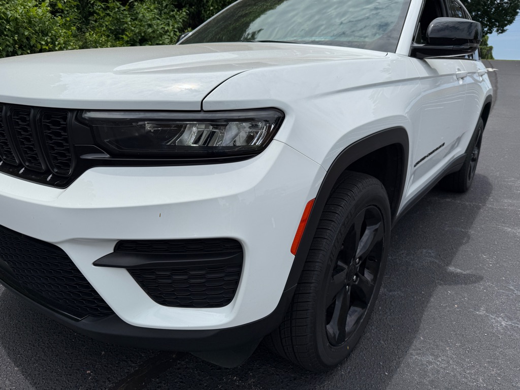Photo 25 of this JEEP GRAND CHEROKEE