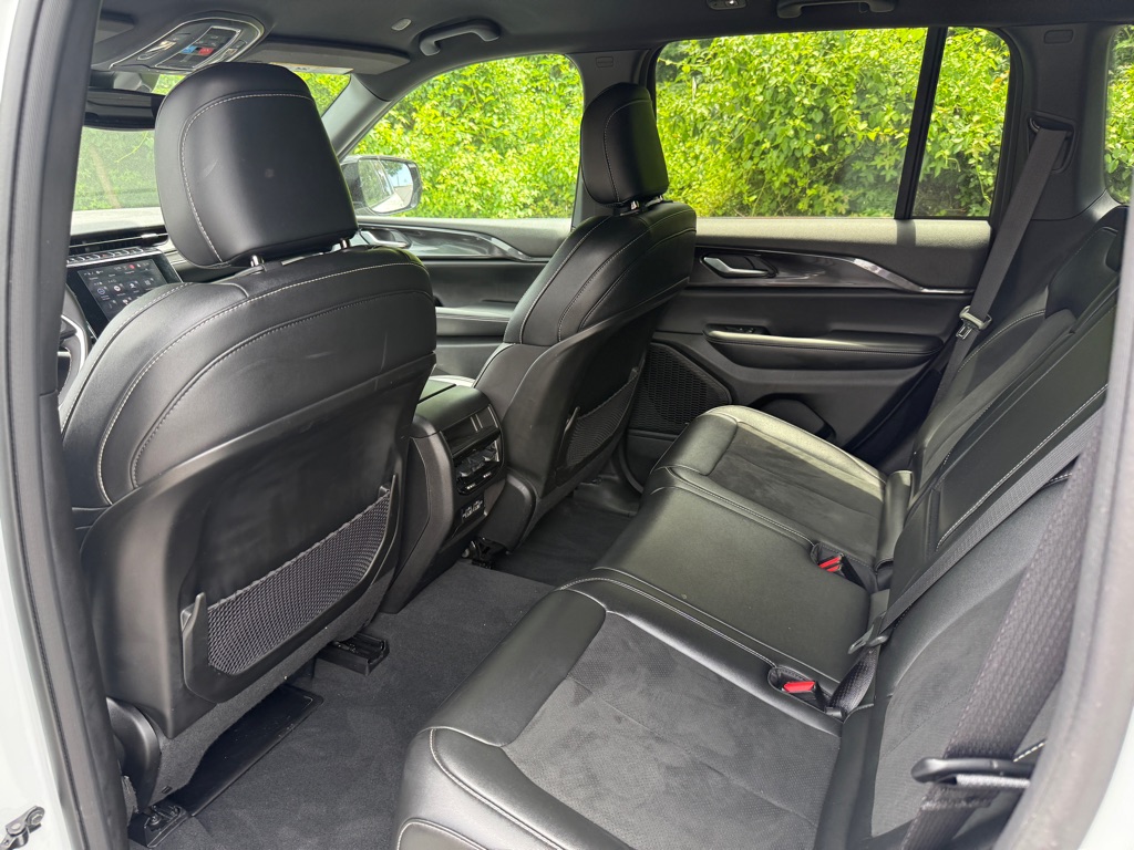Photo 21 of this JEEP GRAND CHEROKEE