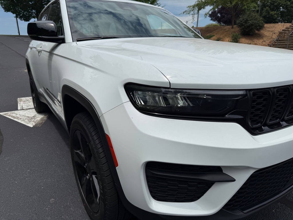 Photo 27 of this JEEP GRAND CHEROKEE