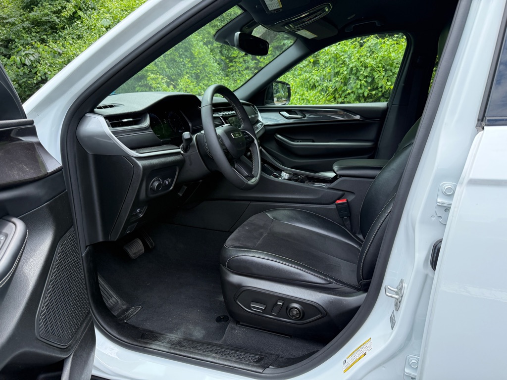 Photo 5 of this JEEP GRAND CHEROKEE
