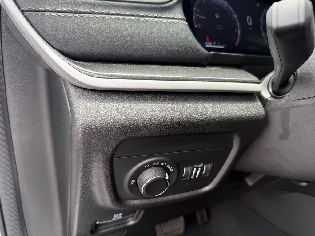 Photo 13 of this JEEP GRAND CHEROKEE