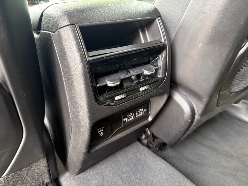 Photo 22 of this JEEP GRAND CHEROKEE