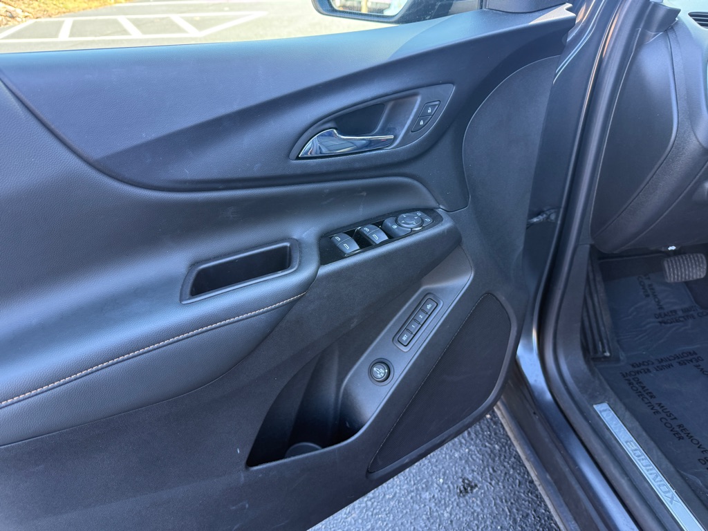 Photo 9 of this CHEVROLET EQUINOX
