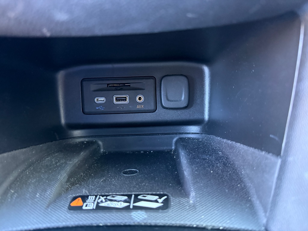 Photo 18 of this CHEVROLET EQUINOX
