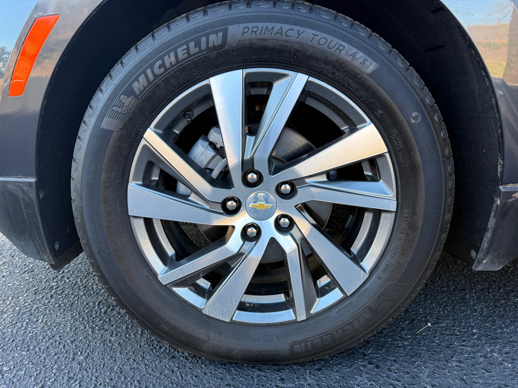 Photo 7 of this CHEVROLET EQUINOX