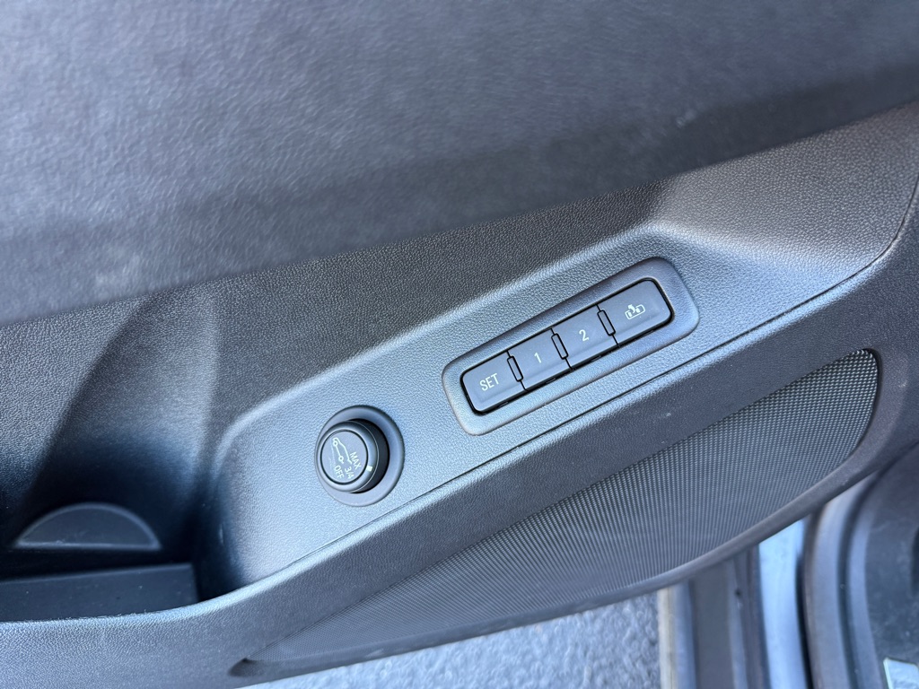 Photo 23 of this CHEVROLET EQUINOX