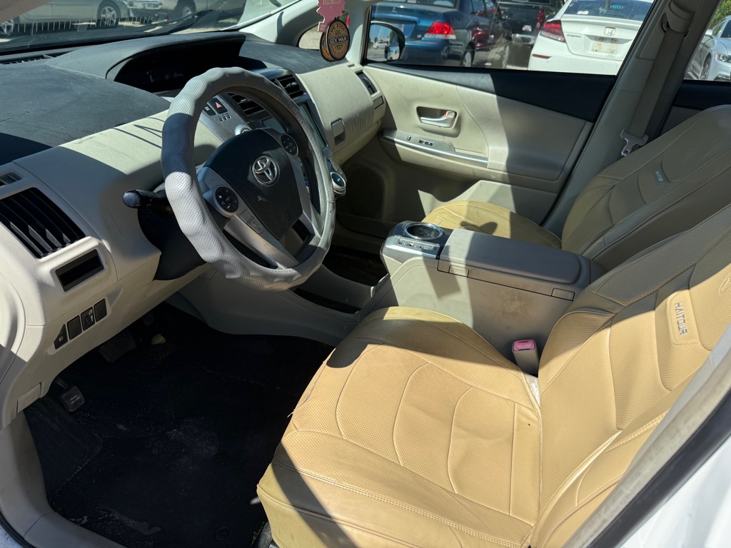 Photo 5 of this TOYOTA PRIUS V