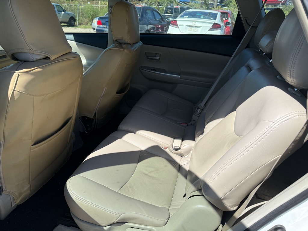 Photo 6 of this TOYOTA PRIUS V