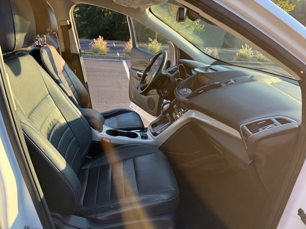 Photo 14 of this FORD ESCAPE