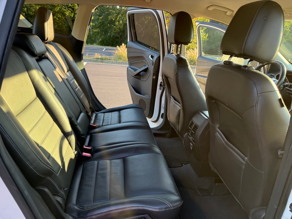Photo 16 of this FORD ESCAPE