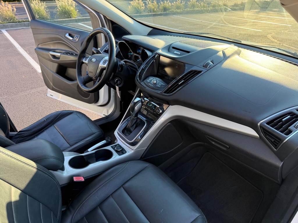 Photo 15 of this FORD ESCAPE