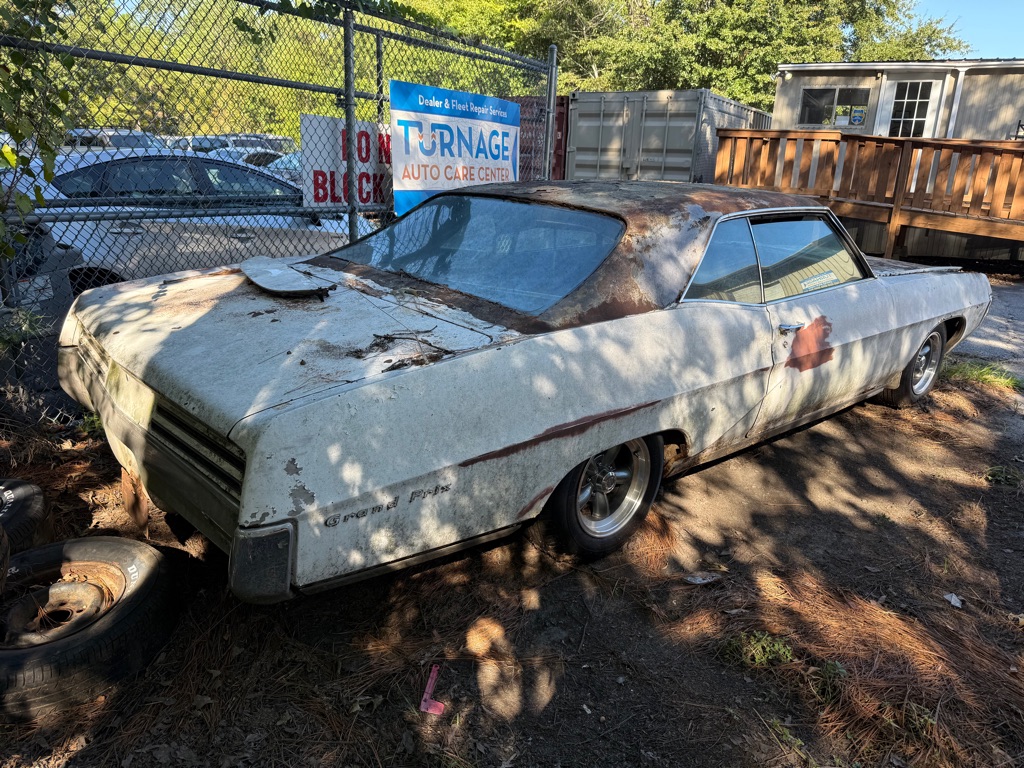Photo 4 of this PONTIAC GRAND PRIX