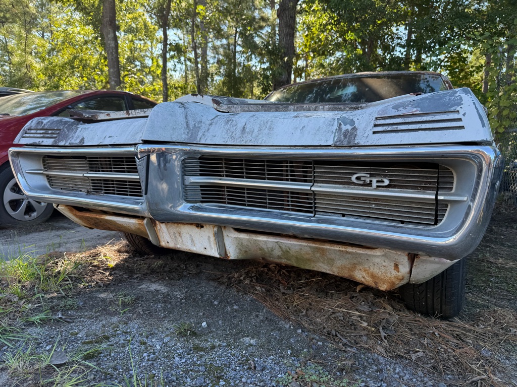 Photo 24 of this PONTIAC GRAND PRIX
