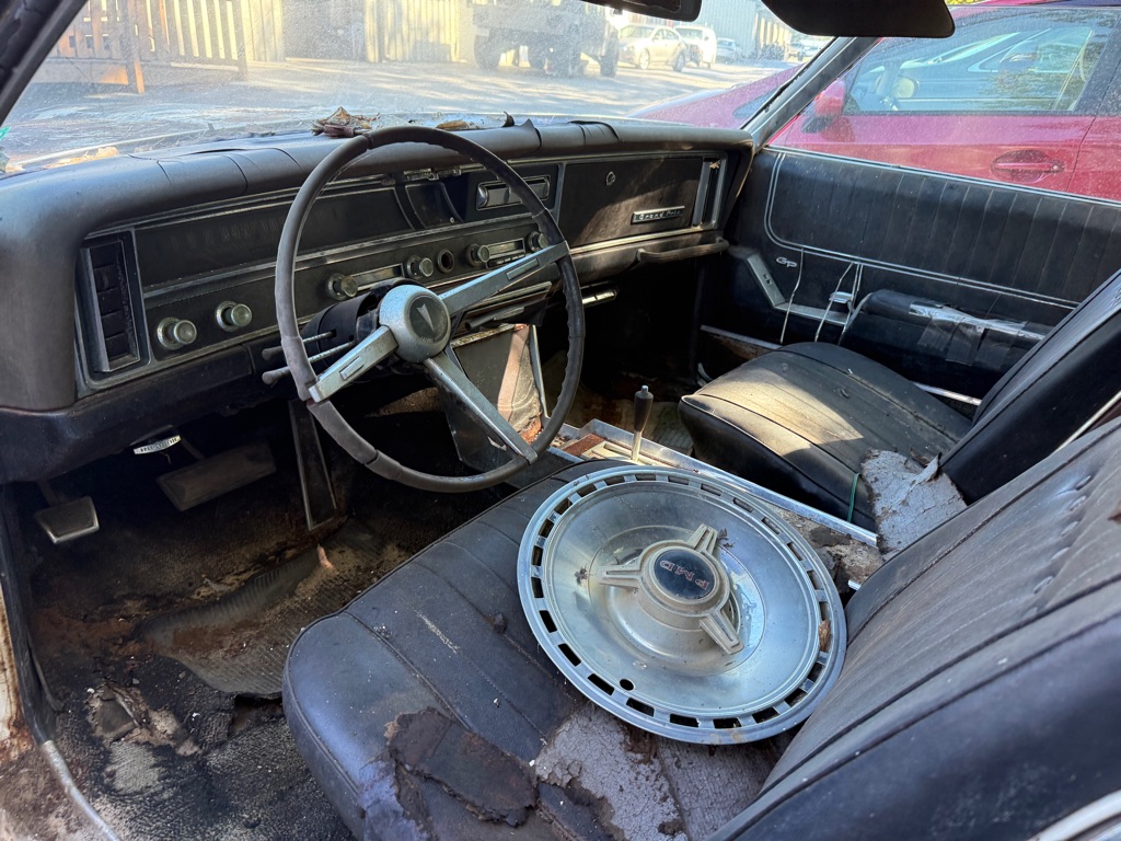 Photo 26 of this PONTIAC GRAND PRIX