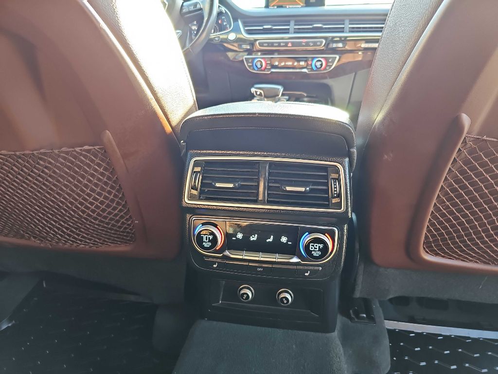 Photo 22 of this AUDI Q7