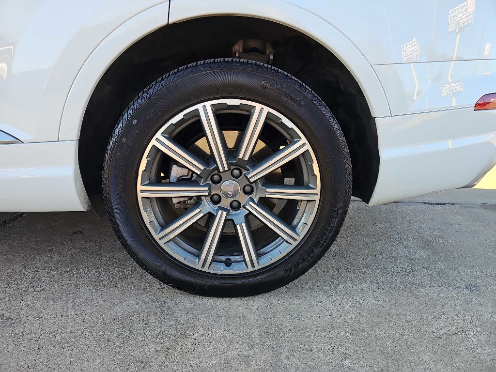 Photo 10 of this AUDI Q7