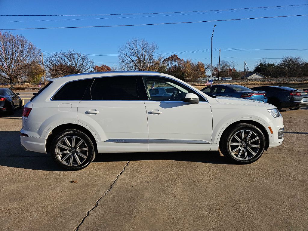 Photo 2 of this AUDI Q7