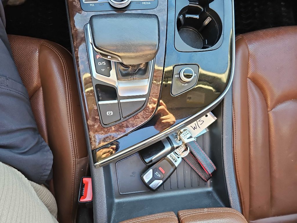 Photo 37 of this AUDI Q7