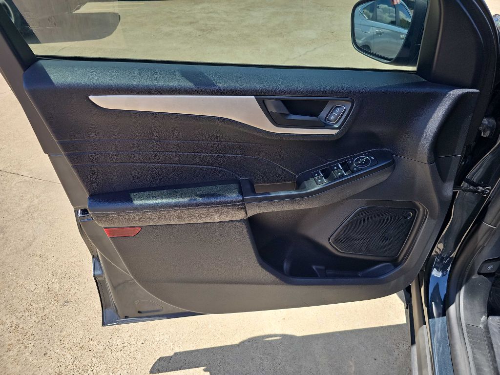 Photo 11 of this FORD ESCAPE