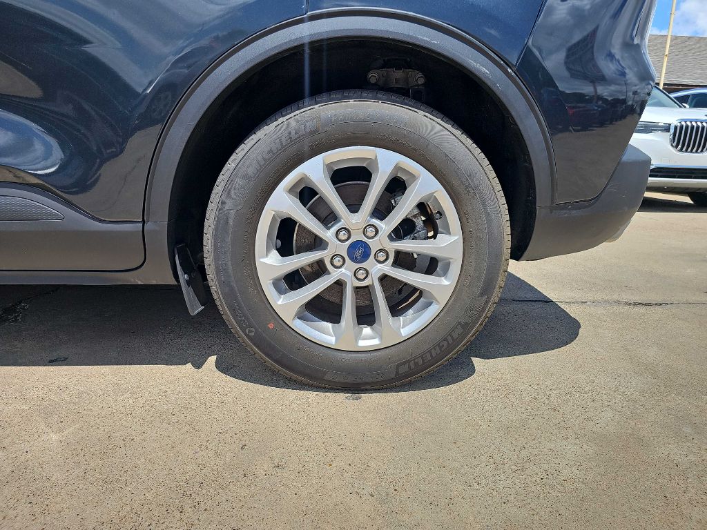 Photo 13 of this FORD ESCAPE
