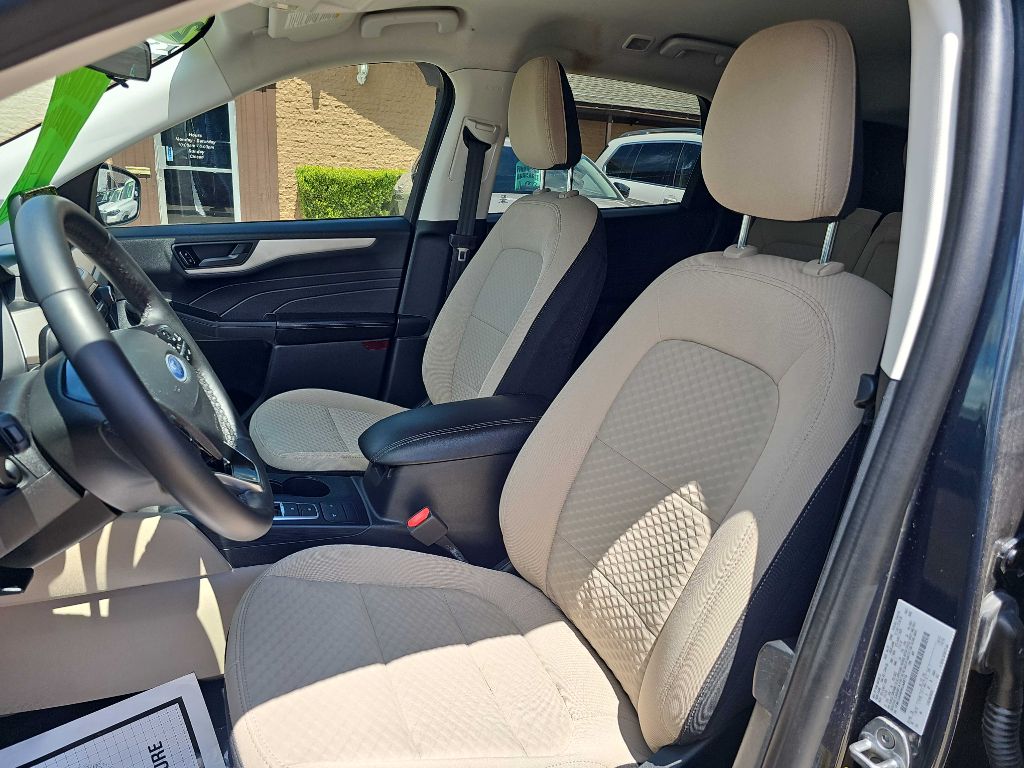 Photo 14 of this FORD ESCAPE