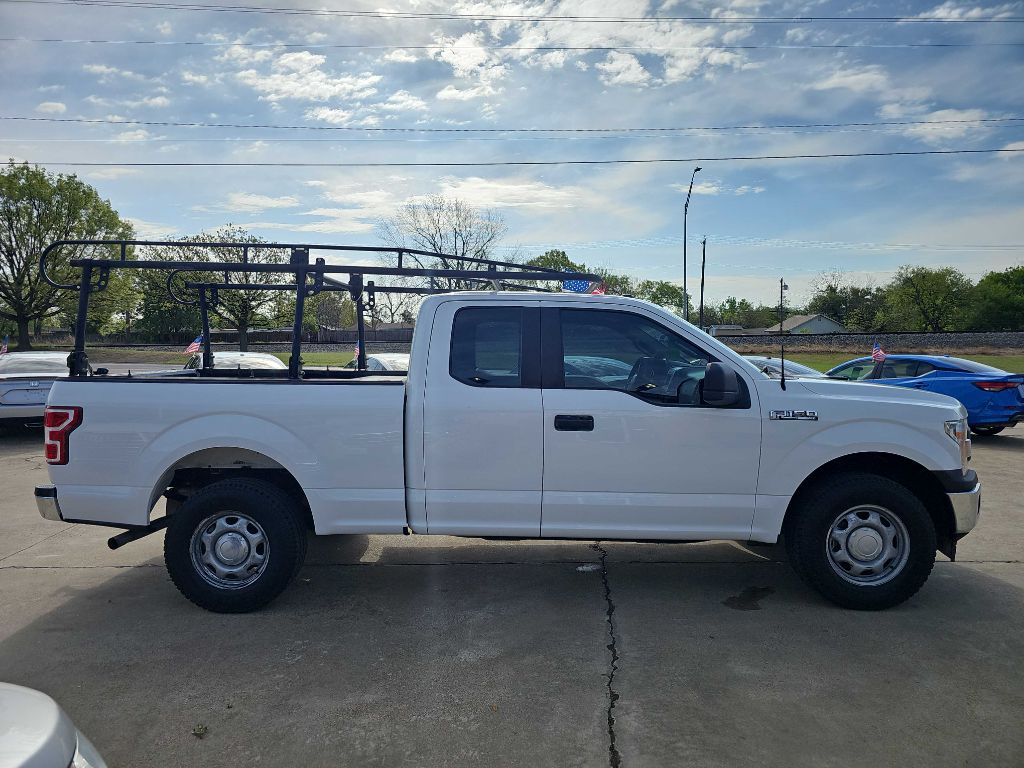 Photo 3 of this FORD F150