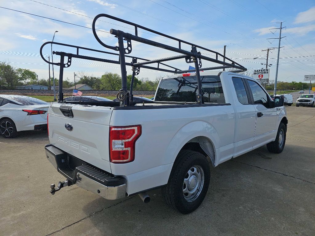 Photo 4 of this FORD F150
