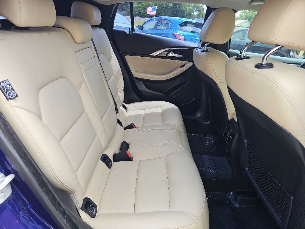 Photo 17 of this INFINITI QX30