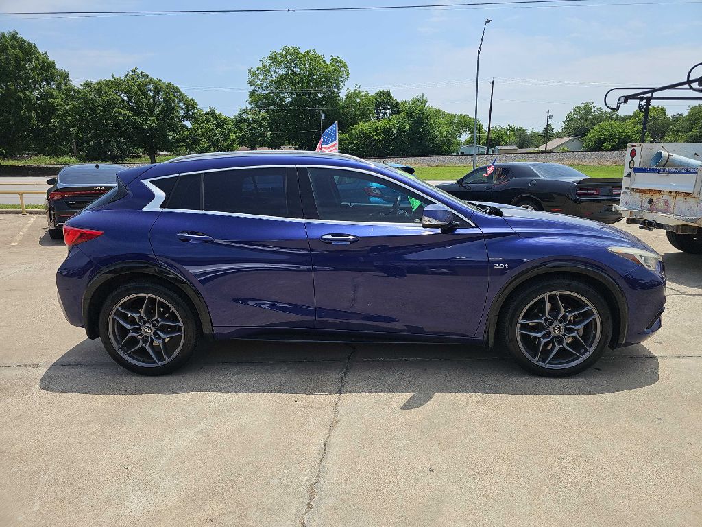 Photo 2 of this INFINITI QX30