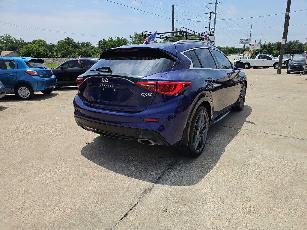 Photo 6 of this INFINITI QX30