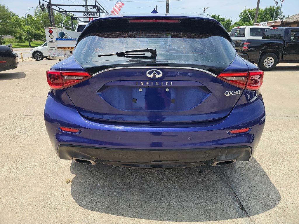 Photo 5 of this INFINITI QX30