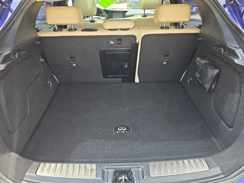 Photo 35 of this INFINITI QX30