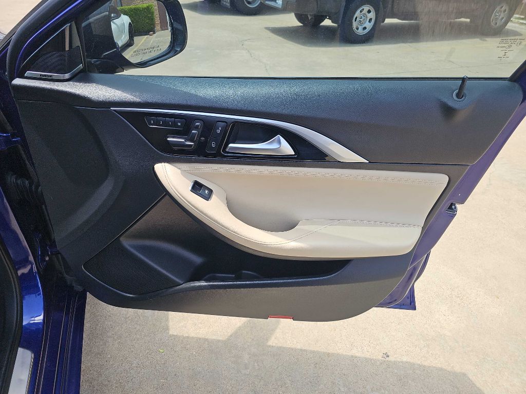 Photo 18 of this INFINITI QX30