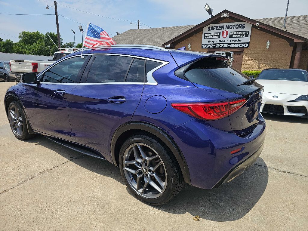 Photo 4 of this INFINITI QX30