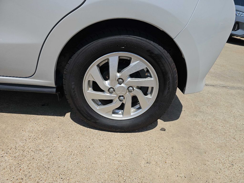 Photo 11 of this MITSUBISHI MIRAGE